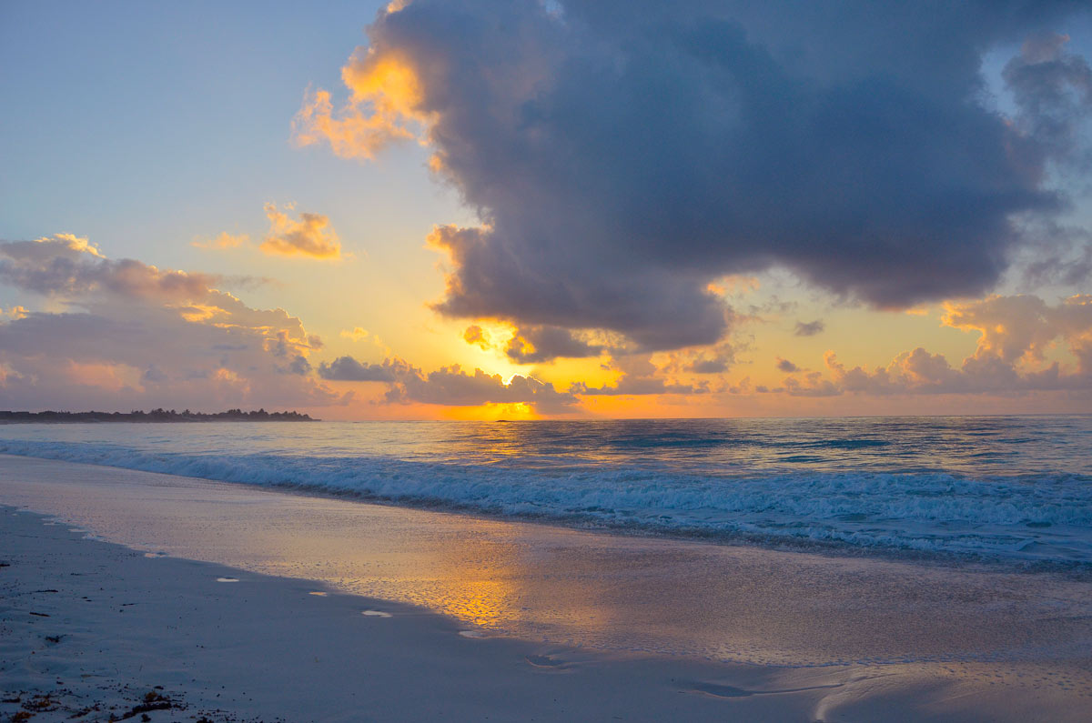 Amanecer en la playa del Hotel Sol Cayo Largo