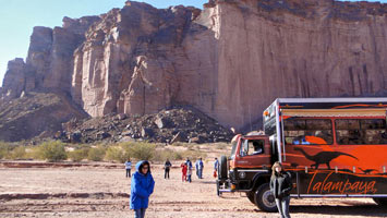 Parque de Talampaya. Primera "estaci�n". Petroglifos y entrada al Ca�on de Talampaya