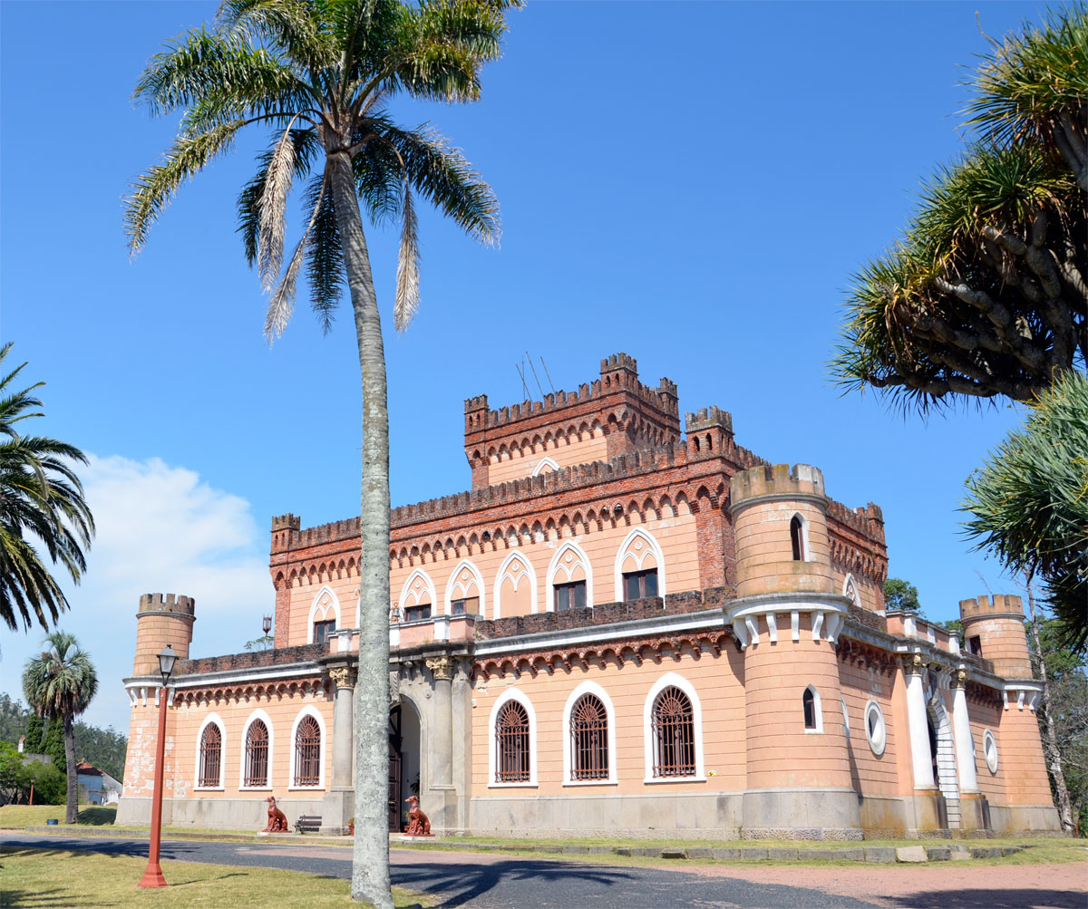 Piri&aacute;polis, Castillo de Piria