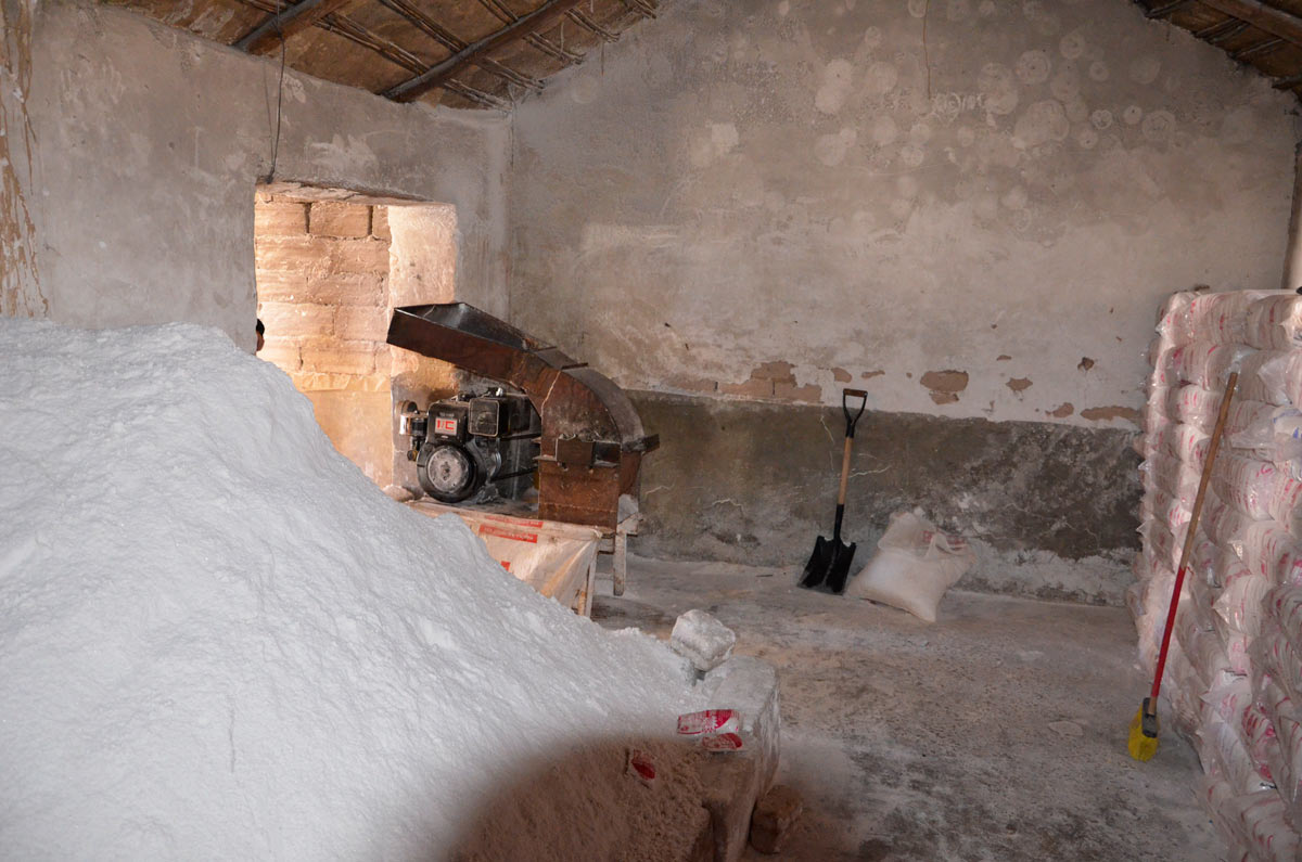 Colchani, triturado de la sal y agregado de iodo